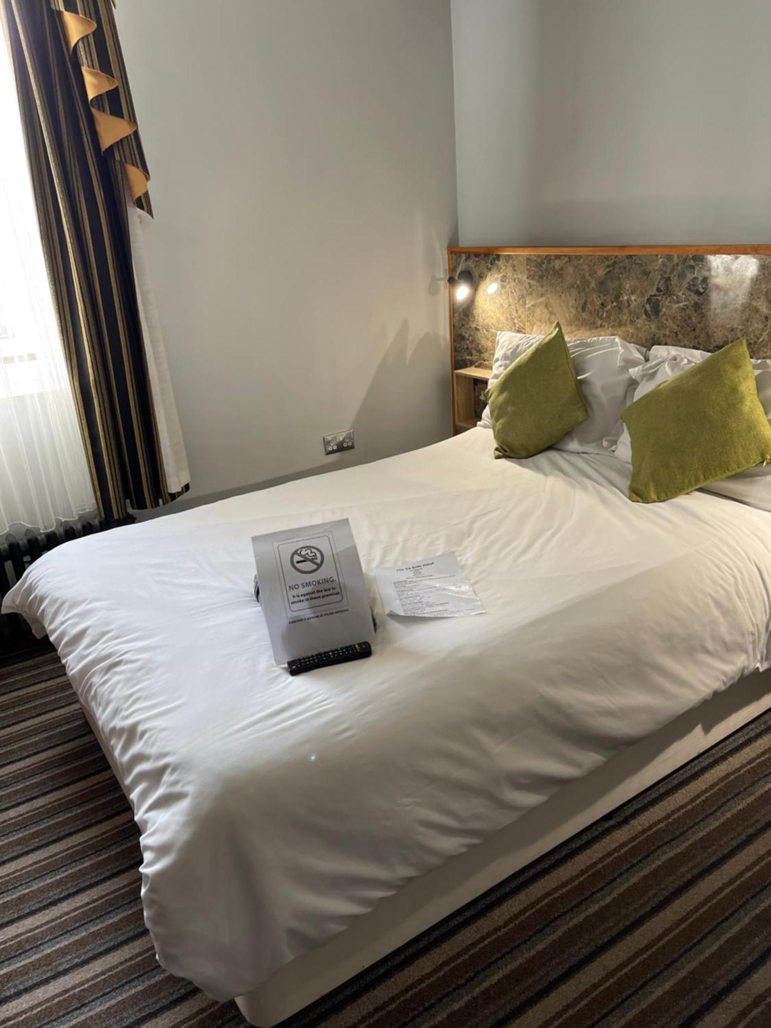 The Six Bells 3*