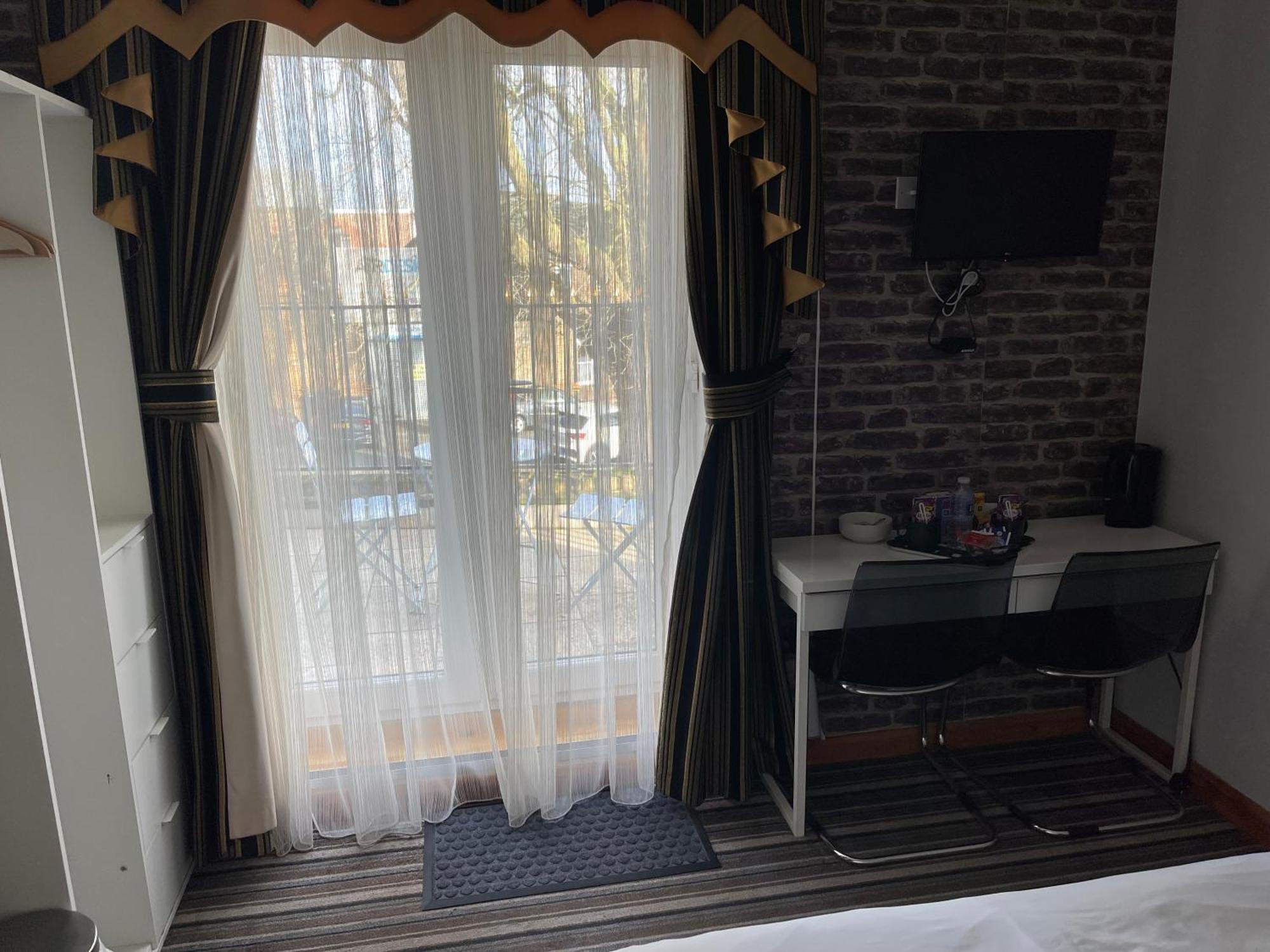 The Six Bells Hotel 3*