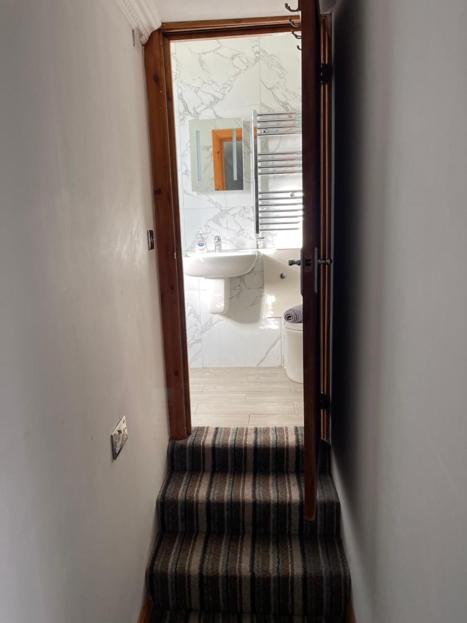 The Six Bells 3*